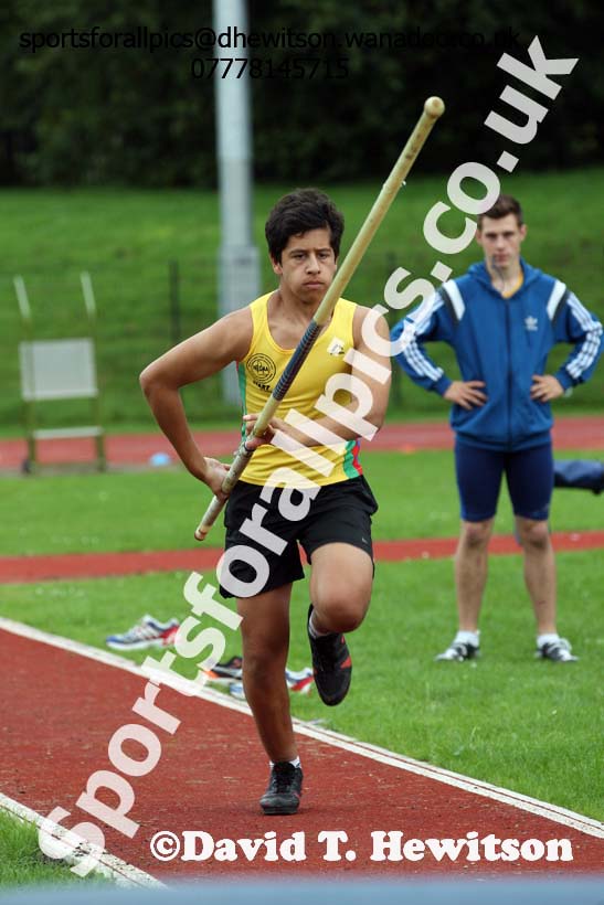 Mens pole vault Northern Inter-Counties under-17s and 15s at Witton Park, Blackburn. Photo: David T. Hewitson/Sports for All Pics